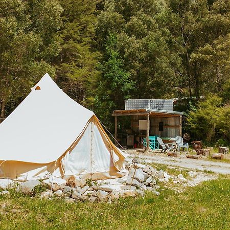 Golden Bay Glamping Hotell Takaka Exteriör bild